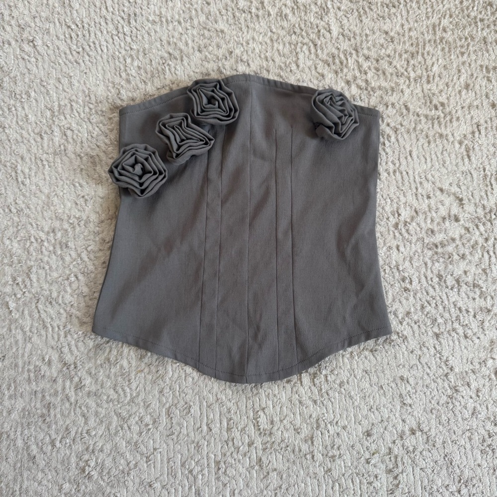Revolve (Zemeta) Elegant Gray Women's Strapless Corset Top with Floral Accents